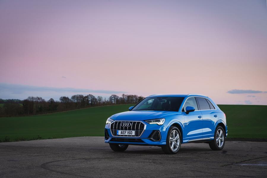  Audi Q3 35 TFSI S-Line (8U) 2018 года  (UK) (фото 4 из 40)